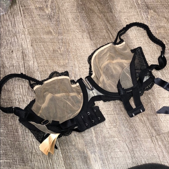 Lingerie set, bra and suspenders. - Picture 4 of 8